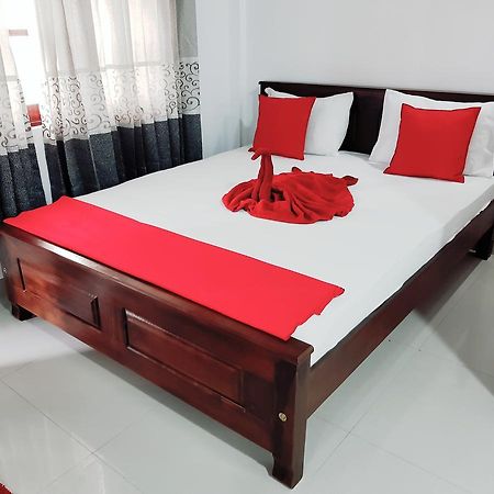 Oasis Beach Hotel Негомбо Экстерьер фото