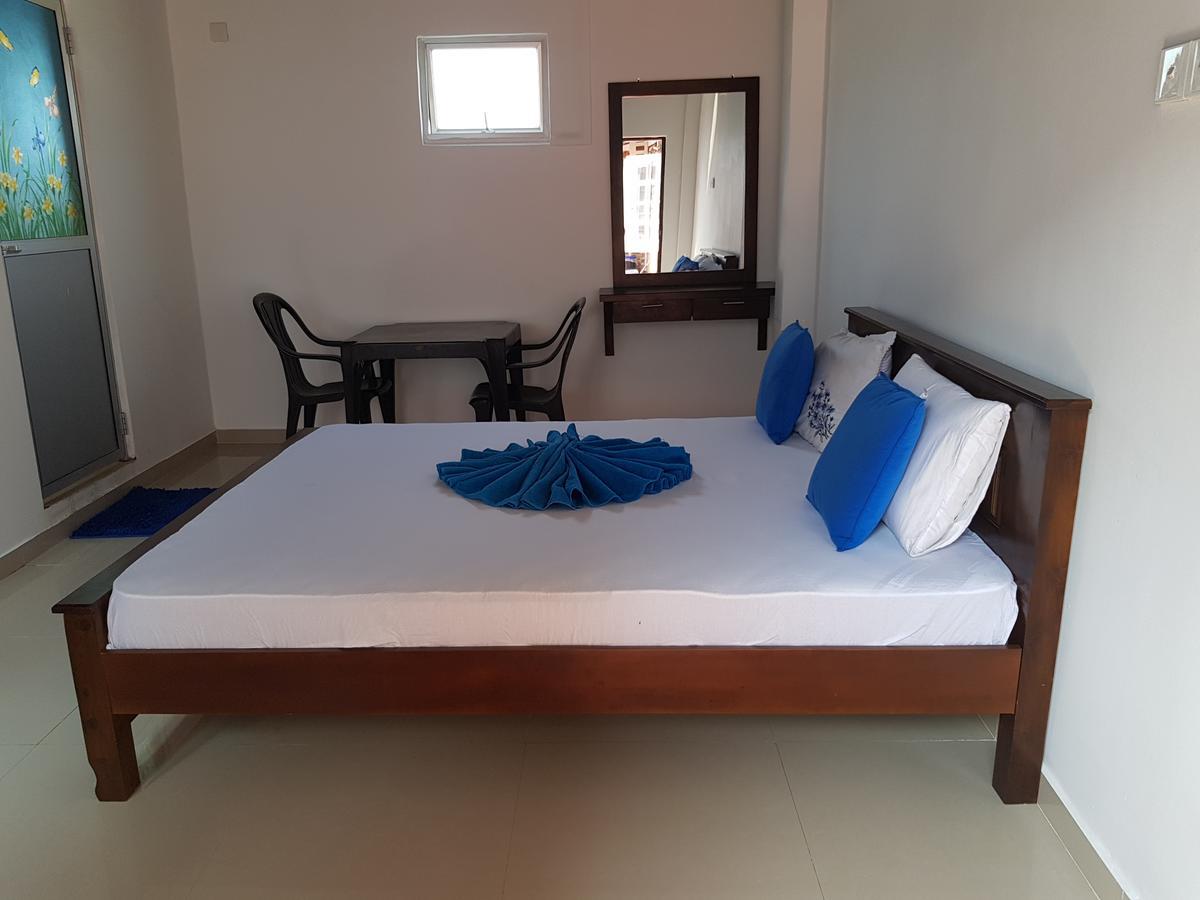 Oasis Beach Hotel Негомбо Экстерьер фото