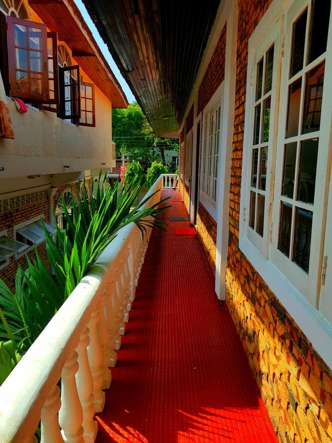 Oasis Beach Hotel Негомбо Экстерьер фото