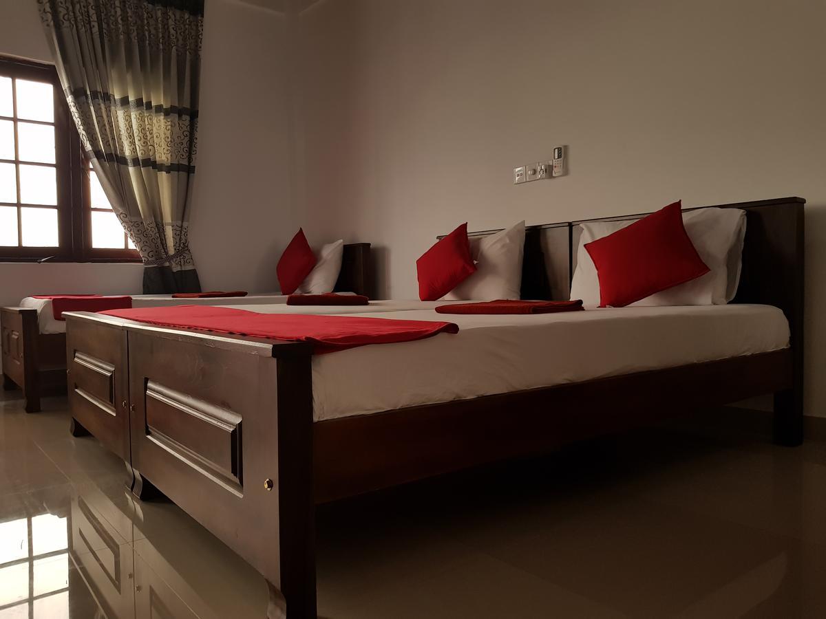 Oasis Beach Hotel Негомбо Экстерьер фото