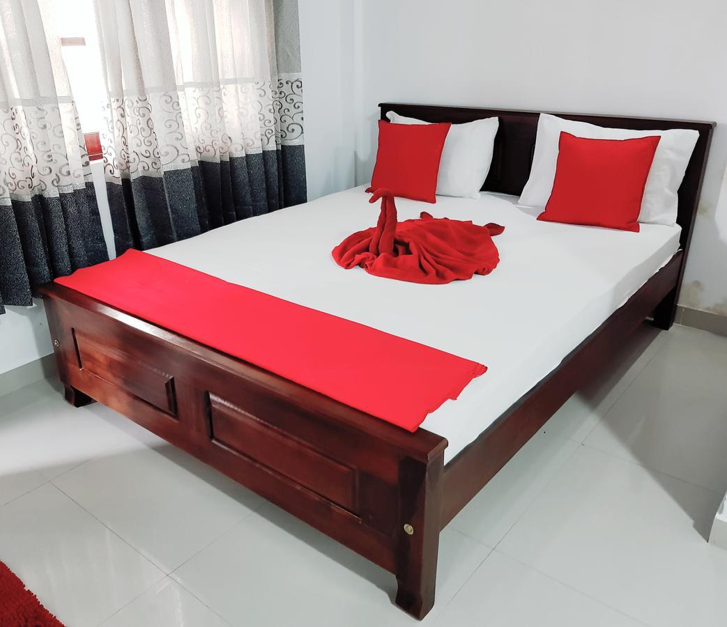 Oasis Beach Hotel Негомбо Экстерьер фото